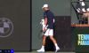 Novak Djokovic al limite a Indian Wells: vomita durante il match contro Majchrzak (Video)