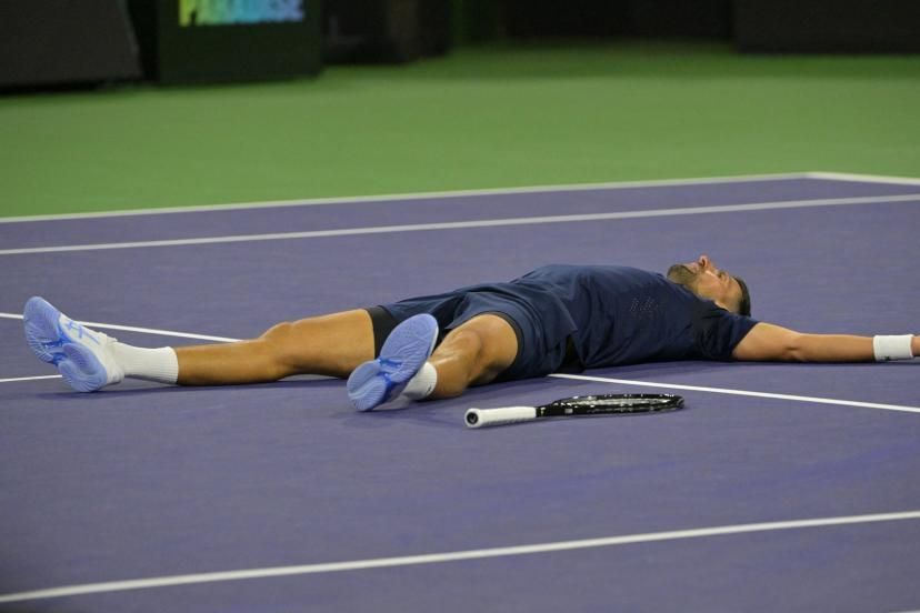 Novak Djokovic esausto a Indian Wells