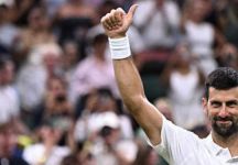 Djokovic alza il livello a Wimbledon: Tsitsipas travolto in tre set sul Centrale