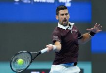 Djokovic resta imbattuto a Pechino: De Minaur costretto al ritiro all’avvio del secondo set della finale