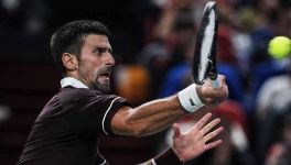 Djokovic rimonta Humbert a Basilea: ventesima vittoria stagionale per il 21° anno di fila. Ora Struff