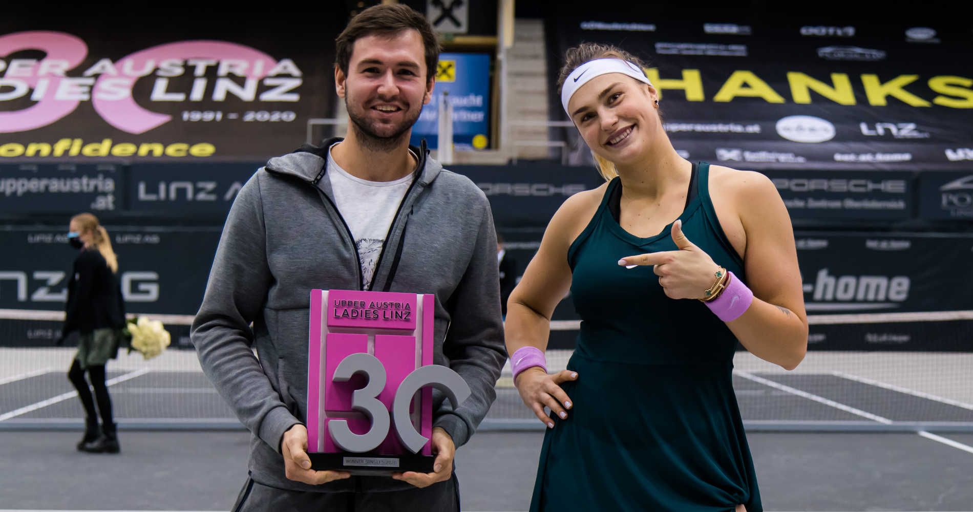 Dubrov con Sabalenka