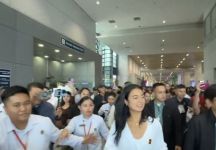Alexandra Eala accolta da star nelle Filippine dopo Wimbledon: centinaia di tifosi all’aeroporto di Manila (Video)