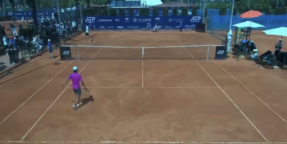 Fatic furioso al Roma Garden: il giudice di sedia evita il peggio (Video)