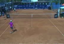 Fatic furioso al Roma Garden: il giudice di sedia evita il peggio (Video)