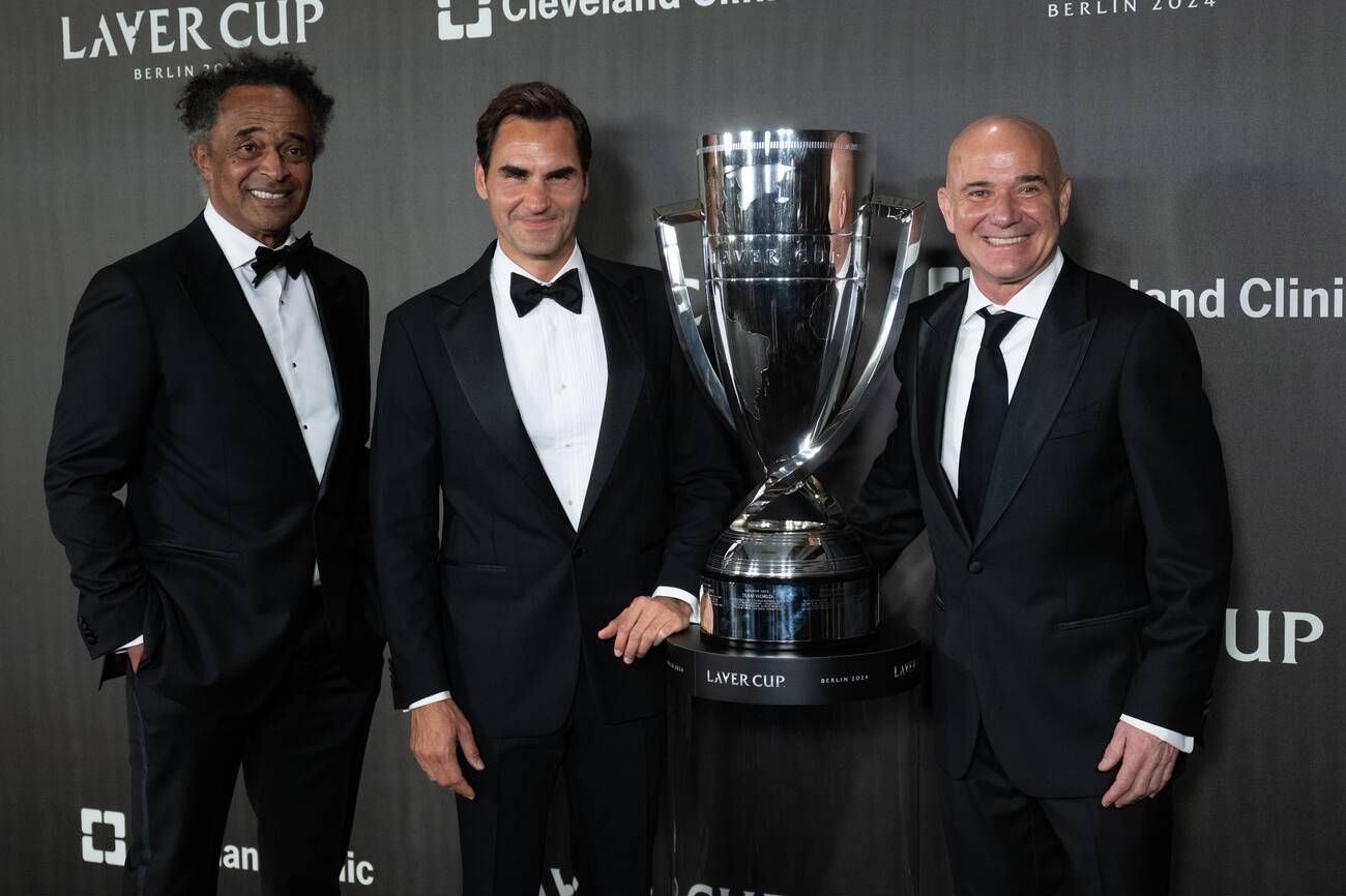 Federer insieme ai due prossimi capitani di Laver Cup, Noah e Agassi