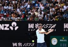 Roger Federer torna sulla Rod Laver Arena per un allenamento con Ruud (e vince il tiebreak – Video)