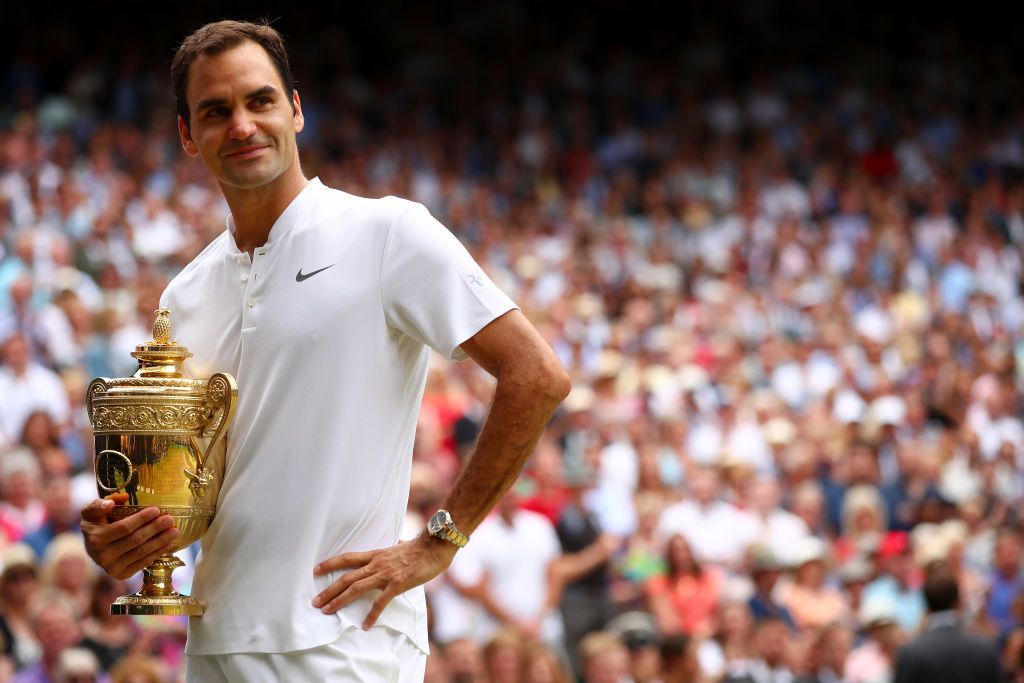 Roger Federer con la coppa dei Championships
