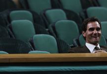 Federer torna ad allenarsi sui campi di Wimbledon, Roddick scherza: “Ne ho già visto abbastanza qui”