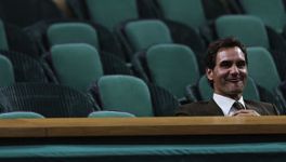Federer torna ad allenarsi sui campi di Wimbledon, Roddick scherza: “Ne ho già visto abbastanza qui”