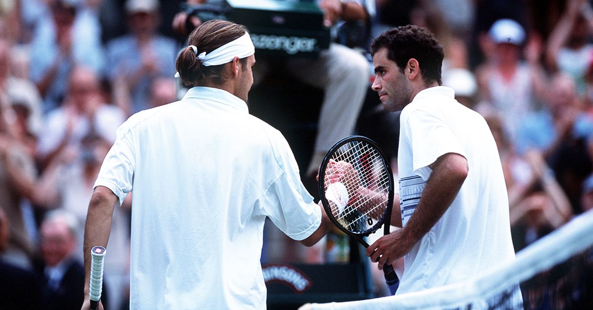 La stretta di mano tra Federer e Sampras a Wimbledon 2021