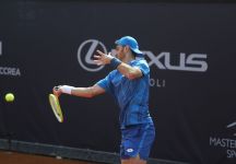 Alla Napoli Tennis Cup domani entrano in gioco tutti i big per completare il primo turno del torneo. In campo Wawrinka, Darderi, Fognini, Passaro, Coric. Oggi stop all’esordio per gli azzurri Zeppieri e Maestrelli (con il programma di domani)