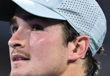 Fonseca chiarisce la battuta su Djokovic – “Stavo scherzando”. Poi avverte Shelton – “Sono fiducioso”. “Non sono ancora come Kuerten e Sinner”. Griekspoor dopo la rimonta su Arnaldi – «Il tabellone me lo sono aperto da solo»
