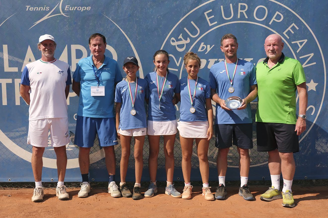 La formazione dell'Italia qualificata per la fase finale della Summer Cup by Dunlop. Da sinistra: Massimo Ogna (organizzatore), Gianni Capacchietti (organizzatore), Sofia Ferraris, Ludovica Casalino, Anna Nerelli, Alberto Tirelli (capitano) e Alberto Paris (organizzatore) (foto di Mattia Sassoli)