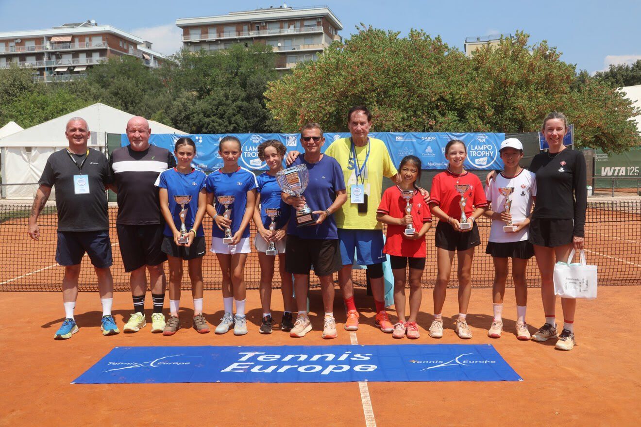 La premiazione maschile dell'edizione 2026 del Lampo Trophy, vinta dalla Francia nella finale contro la Slovenia (foto Alvaro Maffeis)