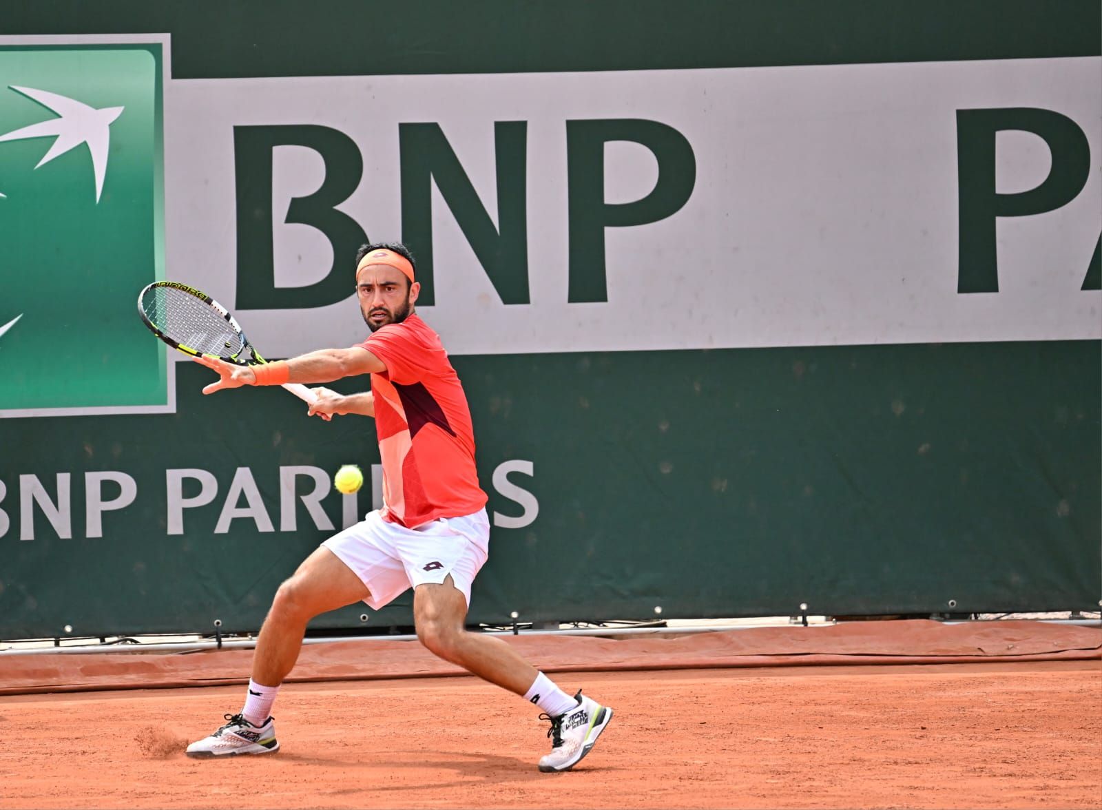 Lorenzo Giustino in azione oggi al Roland Garros - Foto del nostro inviato Antonio Fraioli