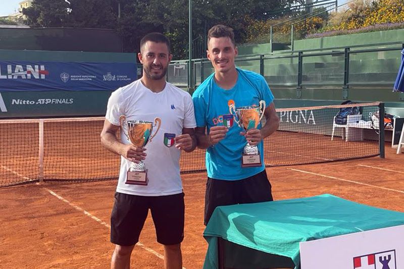 I siciliani Alessandro Ingarao (sinistra) e Antonio Massara: hanno vinto il titolo di doppio ai Campionati italiani di 2ª categoria del Tennis Club Cagliari