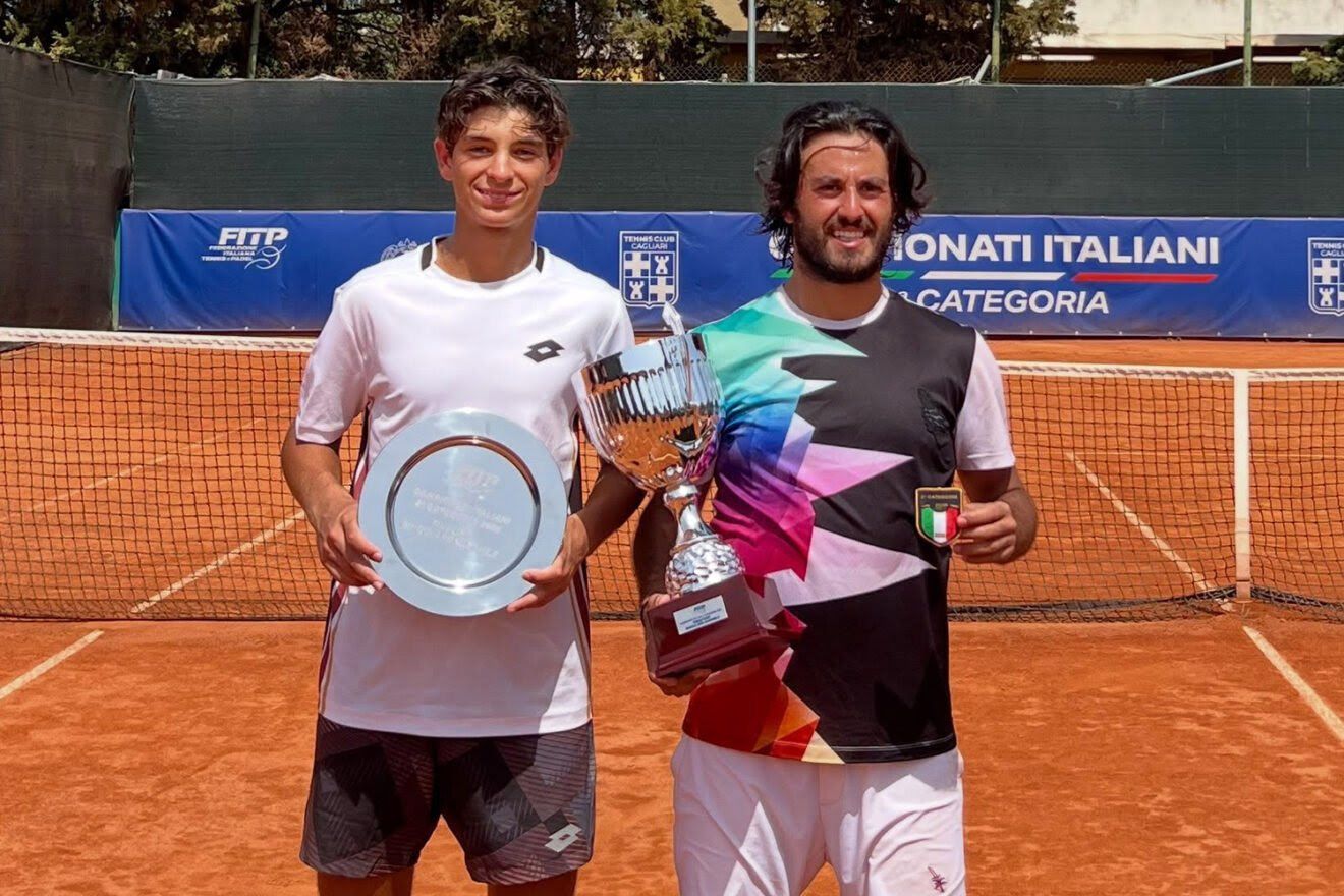 La premiazione dell'edizione 2026 dei Campionati italiani di seconda categoria, vinta da Alessandro Ingarao (destra) contro Lorenzo Rocco
