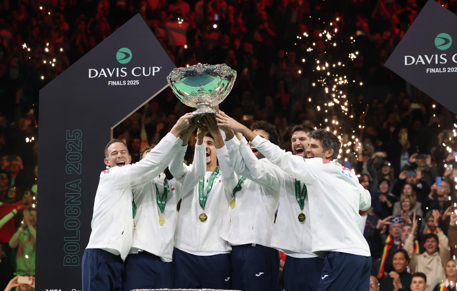 Gli azzurri alzano la Davis Cup 2025 a Bologna - foto B.Grassotti