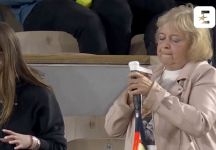 Curiosità: mamma Kotov cambia il grip al figlio durante il match (video)