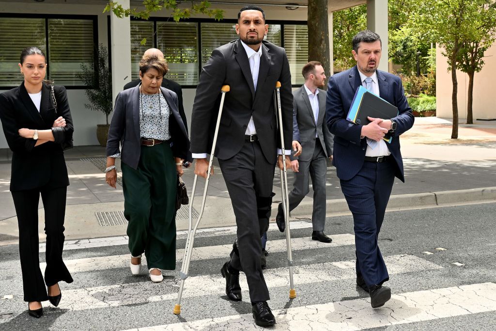 Kyrgios esce dal tribunale (foto Getty Images)