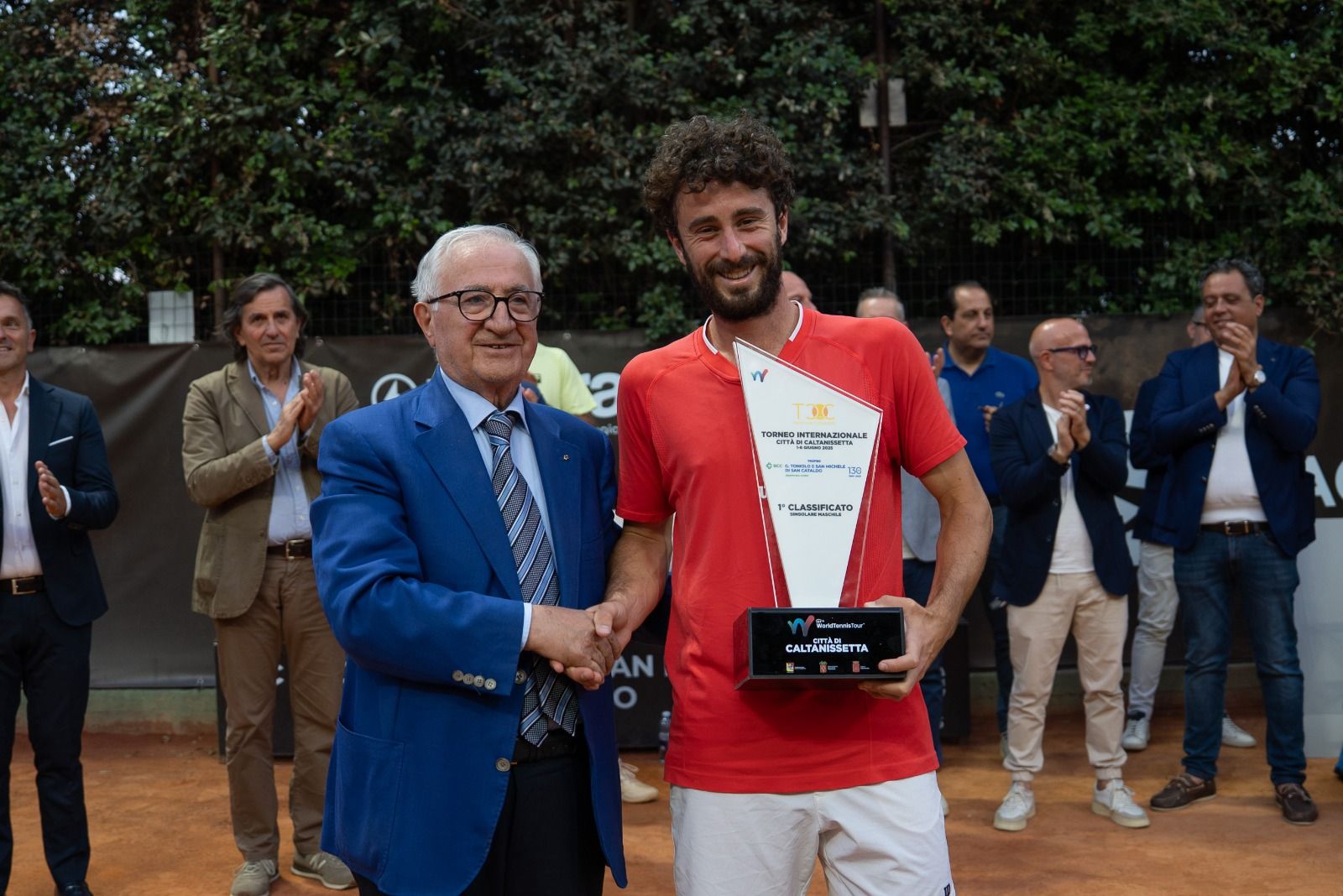 Manuel Mazza premiato da Salvatore Saporito presidente BCC