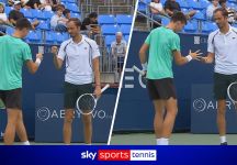 Medvedev decide con sasso-carta-forbici chi deve rispondere, Rafter cambia racchetta e gioca a padel davanti alla Sydney Opera House