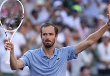 Indian Wells 2026, Medvedev esalta Alcaraz ma si prende la scena: “Per batterli devo credere in me stesso ogni volta”. Alcaraz applaude Medvedev dopo la sconfitta: “Non l’avevo mai visto giocare così” (Video partita)