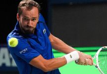 Medvedev efficace e concreto: supera Tsitsipas e centra i quarti al Masters 1000 Shanghai