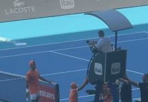 Paura a Miami durante Medvedev-Cerúndolo: i cavi della spider cam urtano la sedia dell’arbitro (Video)