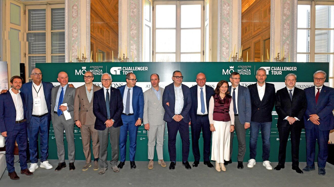 Foto di gruppo della conferenza stampa di presentazione tenuta in mattinata nella Sala degli Specchi della Villa Reale di Monza (foto Francesco Panunzio)