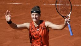 Muchova raggiunge la finale al Roland Garros (e prima Slam) annullando un match point a Sabalenka