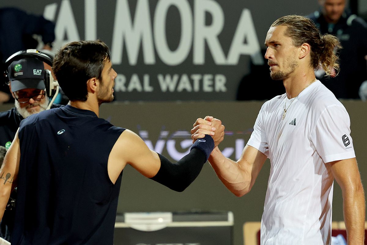 Musetti e Zverev alla stretta di mano (foto FITP)