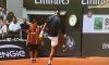 Roland Garros: Musetti colpisce involontariamente un giudice di linea: warning ai quarti con Tiafoe (Video)