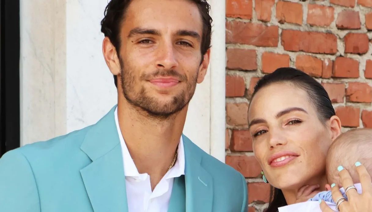 Lorenzo Musetti con la moglie Veronica e il piccolo Ludovico