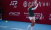Lorenzo Musetti cede a Bublik nella finale dell’ATP 250 di Hong Kong. L’azzurro ha sofferto problemi al braccio dal finale del primo set (Video partita)