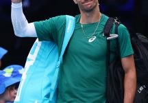 Lorenzo Musetti si ferma per precauzione nell’esibizione con Zverev (Video)