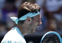 Musetti: “Una partita difficile da preparare, giocare e gestire. Orgoglioso di come l’ho affrontata. Il mio coach Tartarini è dovuto rientrare in Italia per un grave lutto familiare”. Darderi, non solo “terraiolo”.  Sonego: “Il risultato non racconta il livello della partita”