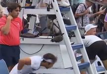 Etcheverry e l’incidente con le ciliegie: lo snack finisce sul campo e Tennis TV ci scherza sopra (Video)