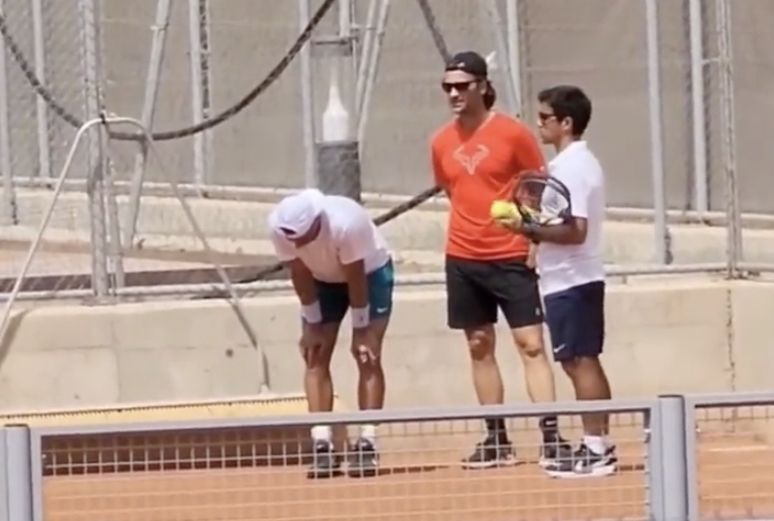 Rafael Nadal si ferma in allenamento