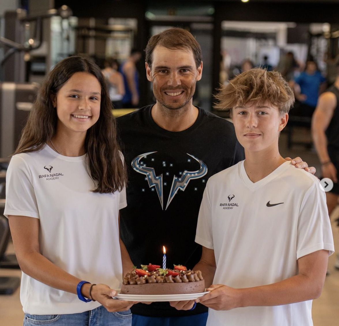 Rafa con la torta (foto Instagram)