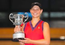 Ashlee Narker: Una nuova stella nel tennis australiano La 18enne fa storia diventando la prima tennista sorda a vincere un titolo nel Campionato Australiano U18