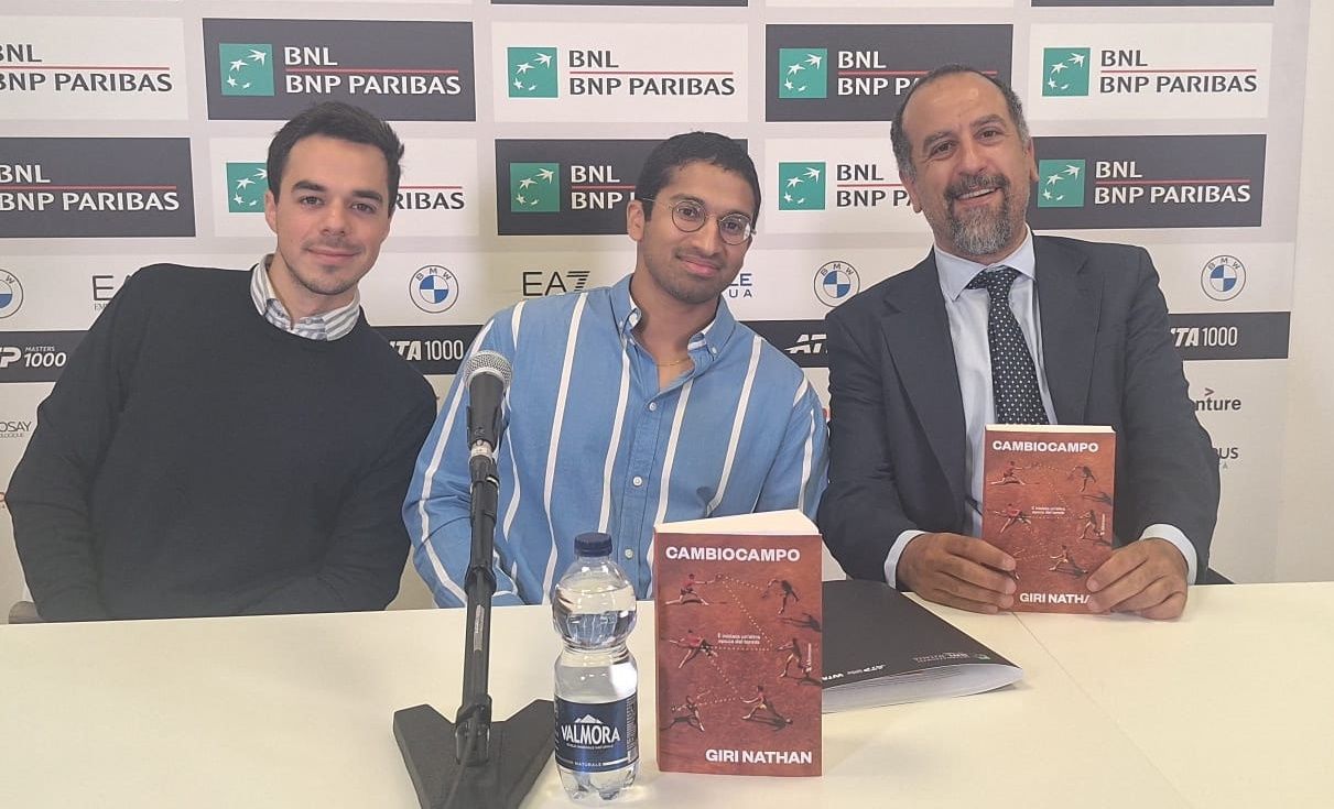 Giri Nathan presenta &ldquo;Cambio Campo&rdquo;: &ldquo;Dopo Sinner-Alcaraz agli US Open ho capito che non volevo perdermi questa rivalit&agrave;&rdquo;