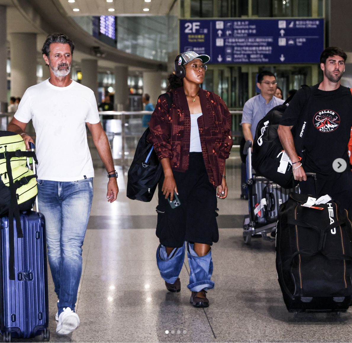 Osaka in aeroporto con Mouratoglou