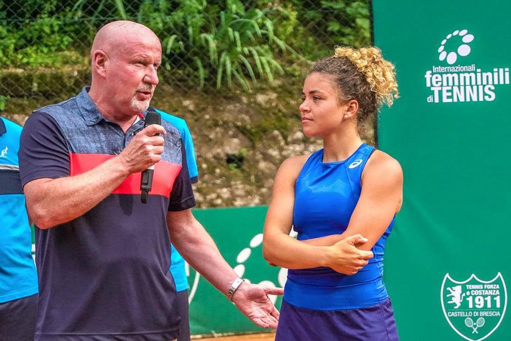 Alberto Paris, direttore degli Internazionali femminili di tennis BCCBRESCIA, con Jasmine Paolini, campionessa in citt&agrave; nel 2019