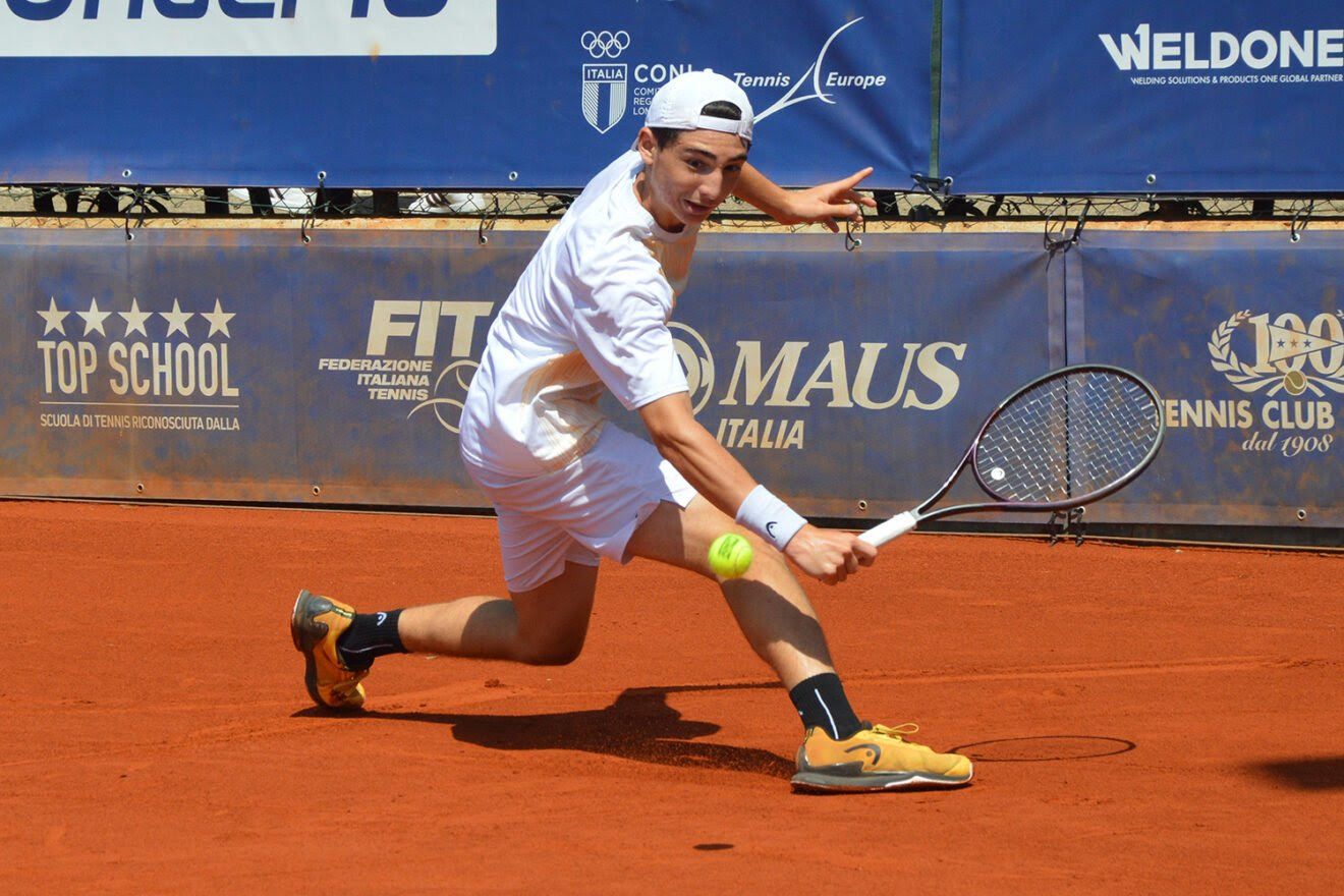 Mattia Pescosolido, classe 2009, ha superato il primo turno del torneo "Città di Crema" battendo Tommaso Rosso per 7-6 7-6. È figlio di Stefano, ex top-50