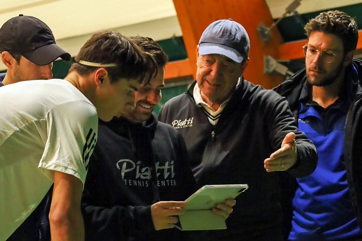 Riccardo Piatti al lavoro con lo staff del Piatti Tennis
