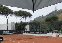 Piove a Roma, i giocatori attendono (video)