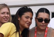 Emma Raducanu fa parlare di sé sugli spalti di Queen’s: occhi puntati sulla coppia con Alcaraz