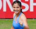 Raducanu ritrova il sorriso e il miglior tennis al Queen’s: si gioca il titolo contro Vekic